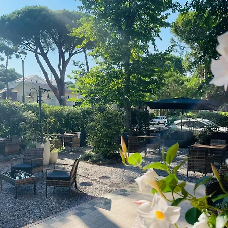 Hotel B&B Des Bains Milano Marittima ホテル