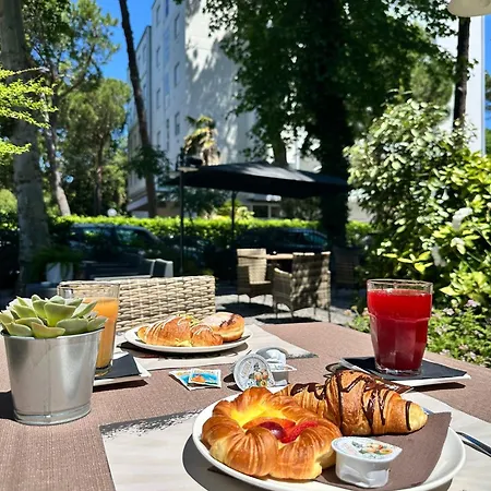 ホテル Hotel B&B Des Bains Milano Marittima ミラノ・マリッティマ